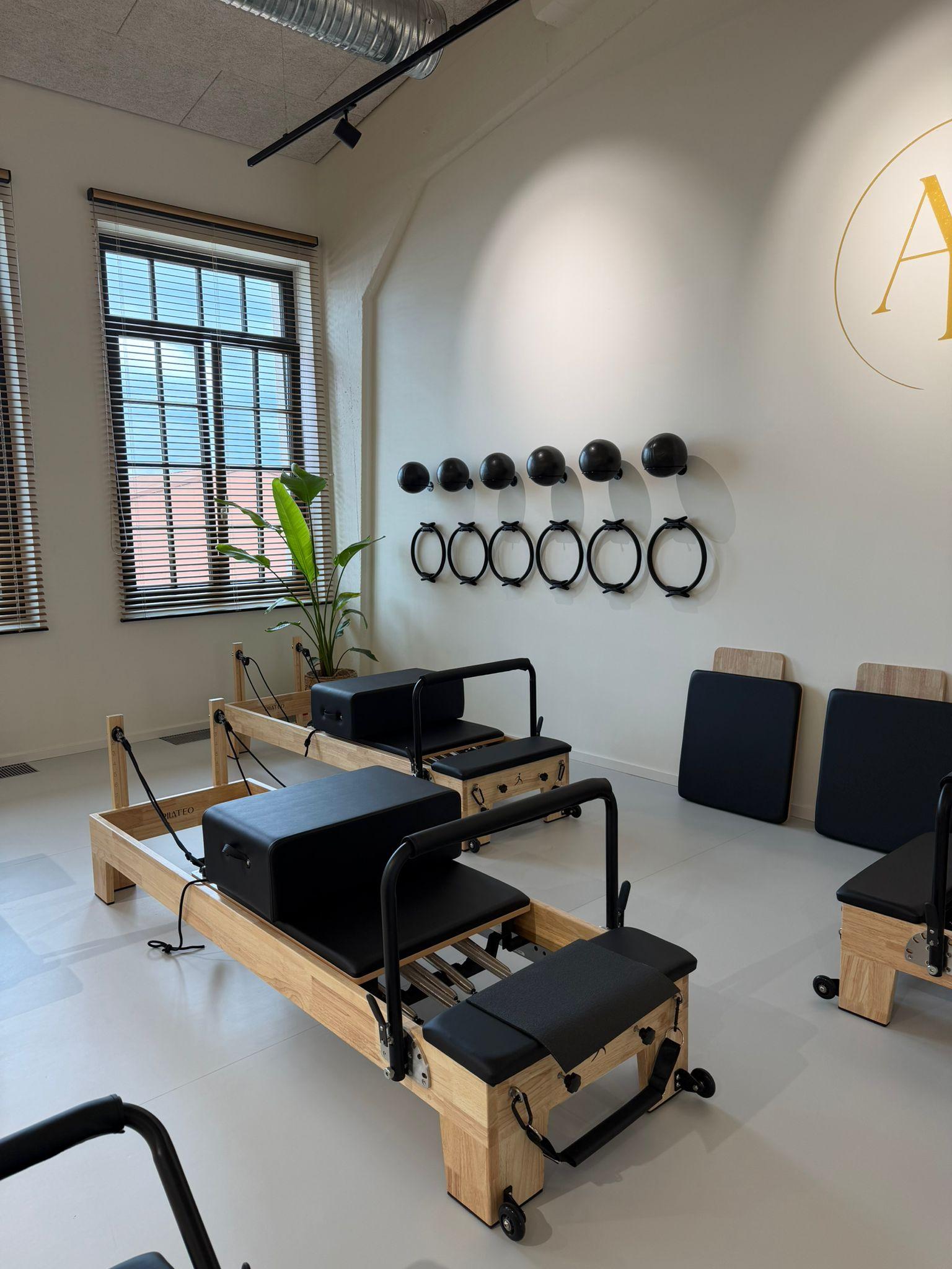 Reformer und Pilates-Zubehör im Studio
